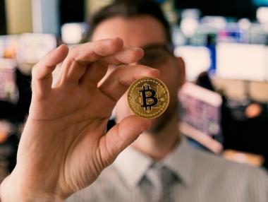 Цената на биткойн скочи след повишаването на основната лихва в САЩ