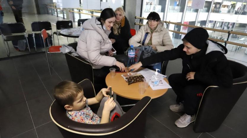 Държавата търси бази за още 26 хил. украински бежанци