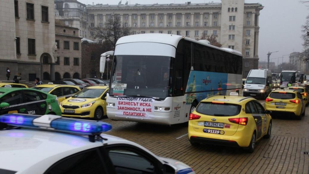 Превозвачите напуснаха със скандал срещата с премиера и започват протести