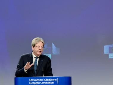 ЕК ще наложи пълно ембарго на руския петрол след 9 месеца