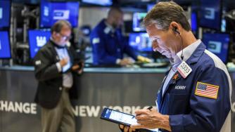 Пазарите вече потънаха с двуцифрен процент, а предстои още