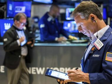 Пазарите вече потънаха с двуцифрен процент, а предстои още