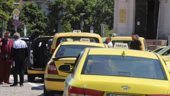 Таксиметровият бранш настоява за таван на цените на горивата