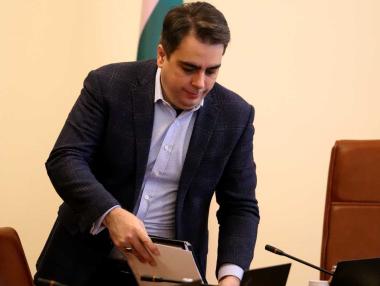 Заемите на правителството продължават да поскъпват