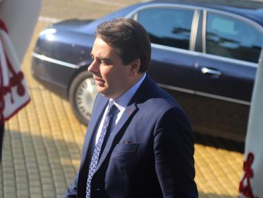 Асен Василев вдига шоково концесионните такси за добив на злато и мед