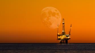 Опасенията за рецесия потопиха цените на петрола