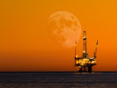 Опасенията за рецесия потопиха цените на петрола