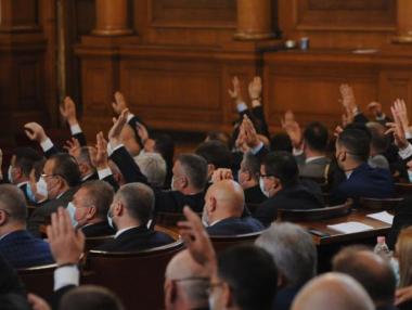 Депутатите гласуваха по-сурови наказания за хакерство и пиратство