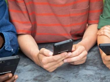 От недрата на Земята до джоба ви – пътуването на смартфона