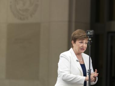 МВФ увеличи тежестта на долара и юана