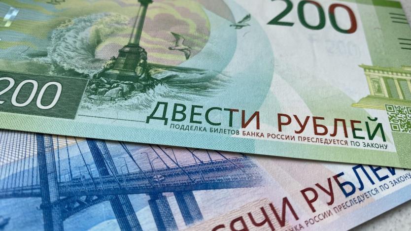Руската рубла се движи близо до 5-годишни върхове спрямо еврото