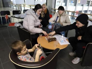 Правителството пренасочва пари от еврофондовете за украинските бежанци