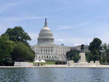 Сенатът одобри 40 млрд. долара в помощ на Украйна