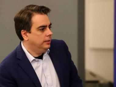 Василев: Бензиностанциите използват кризата да трупат печалба