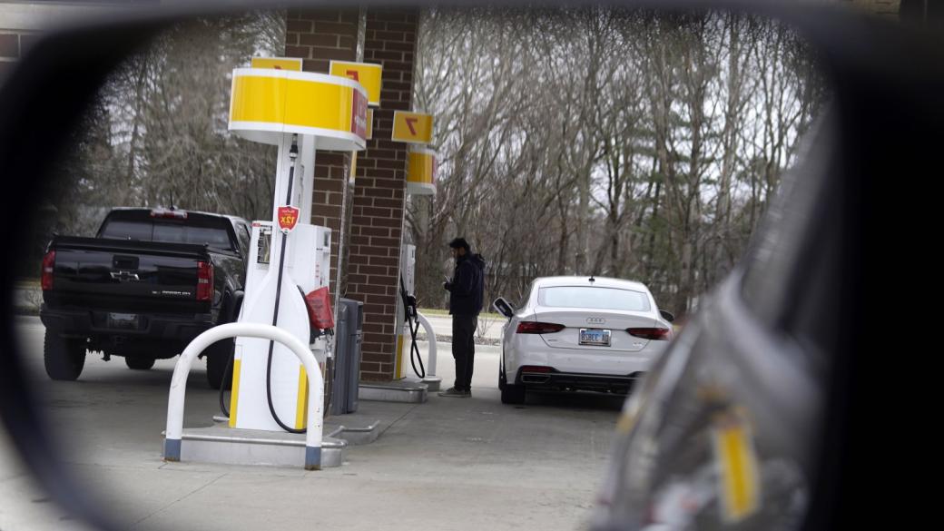 Петролът поскъпва в очакване на силно търсене на гориво в САЩ