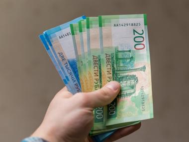 Рублата поскъпна с още 6% спрямо долара