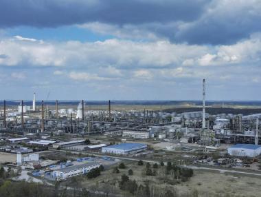 Петролът поскъпва в очакване на европейското ембарго