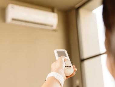 Регулаторът предлага минимално поскъпване на тока от 1 юли