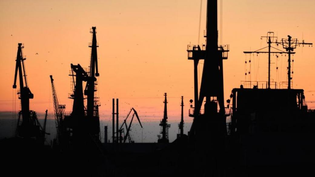 ЕС изненадващо се споразумя за ембарго върху руския петрол