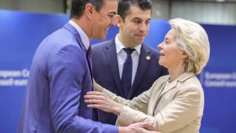 Вечерни новини: Изненадващо евроембарго; Бюджетният излишък се топи