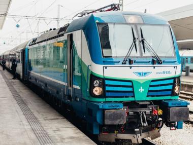 Влаковете до морето вече ще се движат малко по-бързо