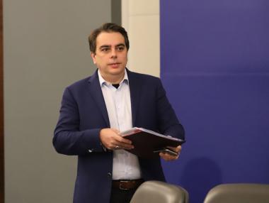 Вечерни новини: Еврото може да се приеме от 2024 г.; Държавата ще следи какво пишат медиите