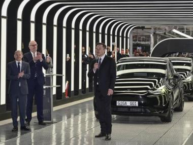 Мъск има „супер лошо предчувствие“ за икономиката и съкращава 10% от служителите