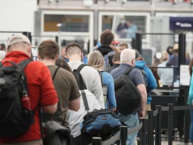 Европейците стоят върху купчина спестявания и са готови да харчат