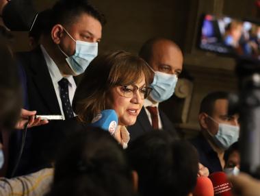 Нинова: България няма да изнася оръжие за Украйна