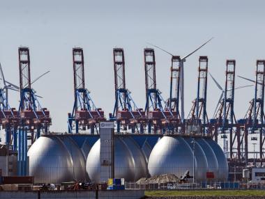 Петролът мина 120 долара след отварянето на Китай