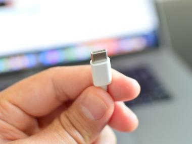 ЕС се споразумя за използване на един вид зарядно