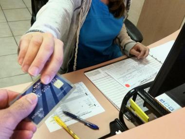 За административни услуги вече ще се плаща и с банкови карти, издадени в чужбина