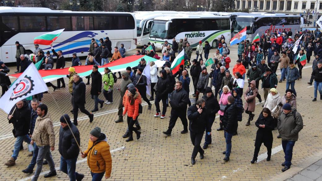 POLITICO: Добре дошли в България, където войната в Украйна е по вина на НАТО