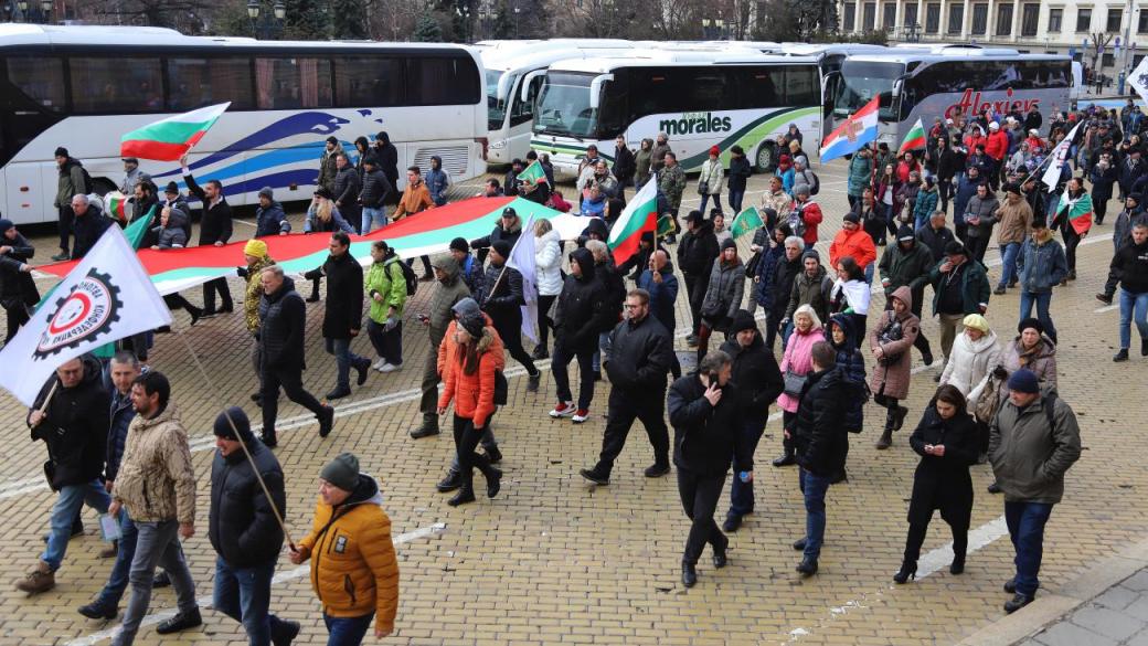 POLITICO: Добре дошли в България, където войната в Украйна е по вина на НАТО