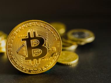 Биткойн падна под 21 000 долара