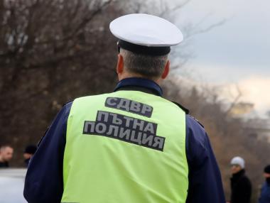 Василев ще вдигне заплатите на полицаите, но друг път