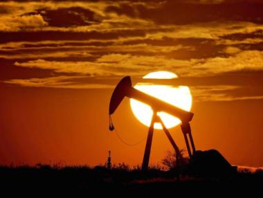 Страхът от рецесия прати петрола на триседмично дъно