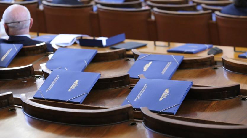Две партии в парламента предлагат по-нисък данък за адвокатите