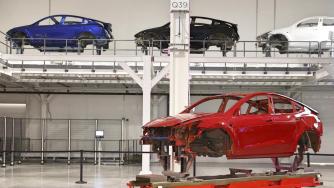 Мъск призна, че двете нови фабрики на Tesla губят милиарди долари