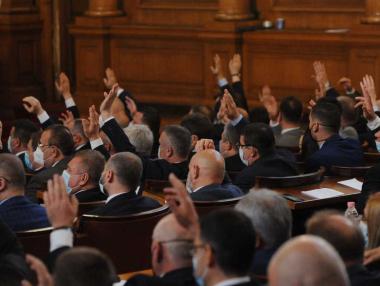 Депутатите спасиха първите милиарди по Плана за възстановяване