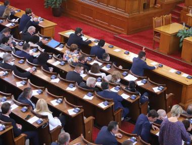 Вечерни новини: „Новата коалиция“ вдигна ветото; Депутатите се захванаха с пенсиите