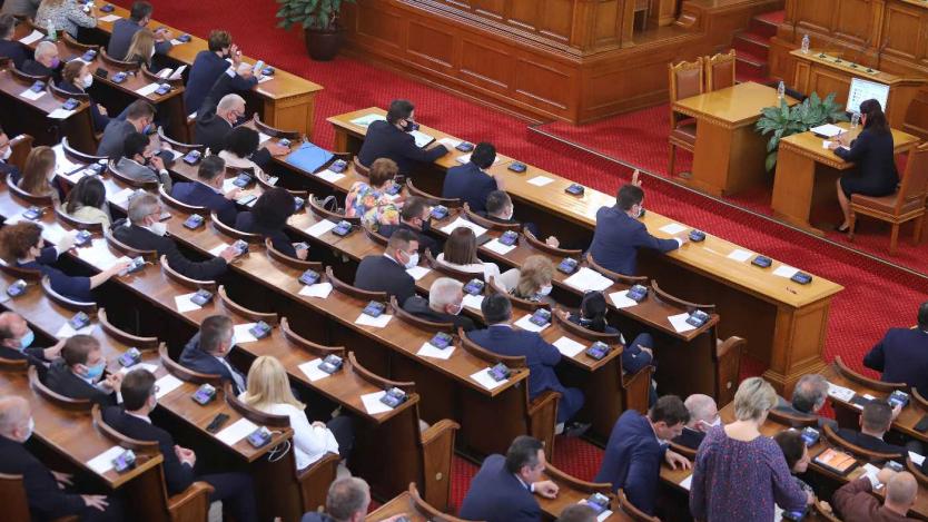 Вечерни новини: „Новата коалиция“ вдигна ветото; Депутатите се захванаха с пенсиите