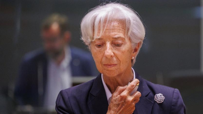 ЕЦБ пренасочва парите от банките към задлъжнелите правителства
