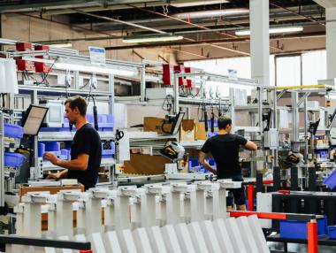 Бюджетната комисия остави бизнеса без компенсации за тока