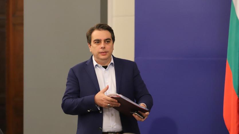 „Продължаваме промяната“ предлага Асен Василев за премиер