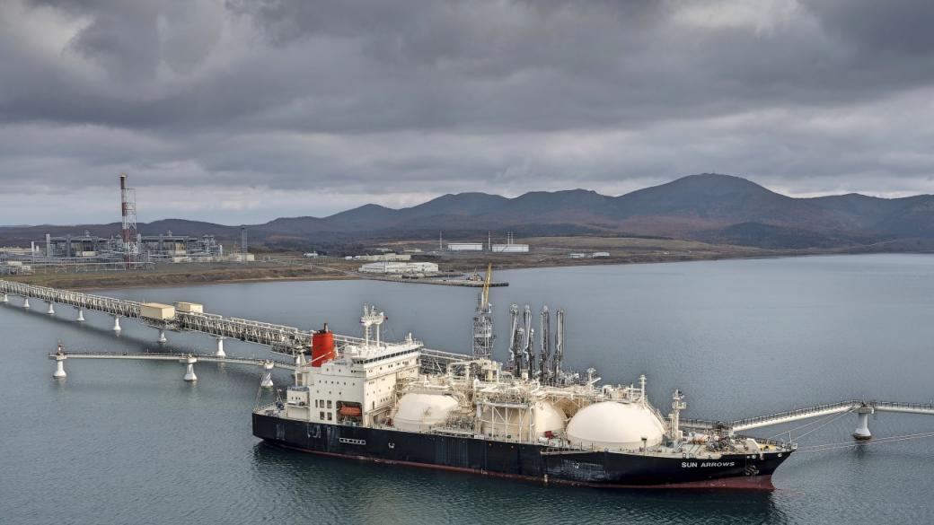 Русия поема контрола над ключов газов и петролен проект