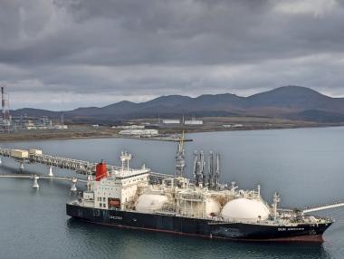 Русия поема контрола над ключов газов и петролен проект