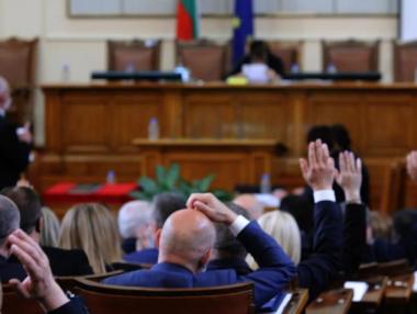 Почти милиард лева на сметката на политическата криза