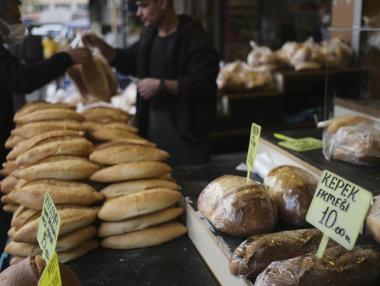 Инфлацията в Турция докосна 80% и лирата поевтиня