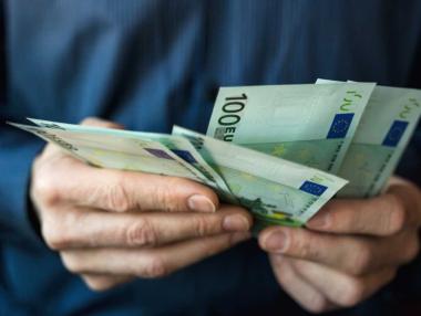 Еврото потъна до 20-годишно дъно